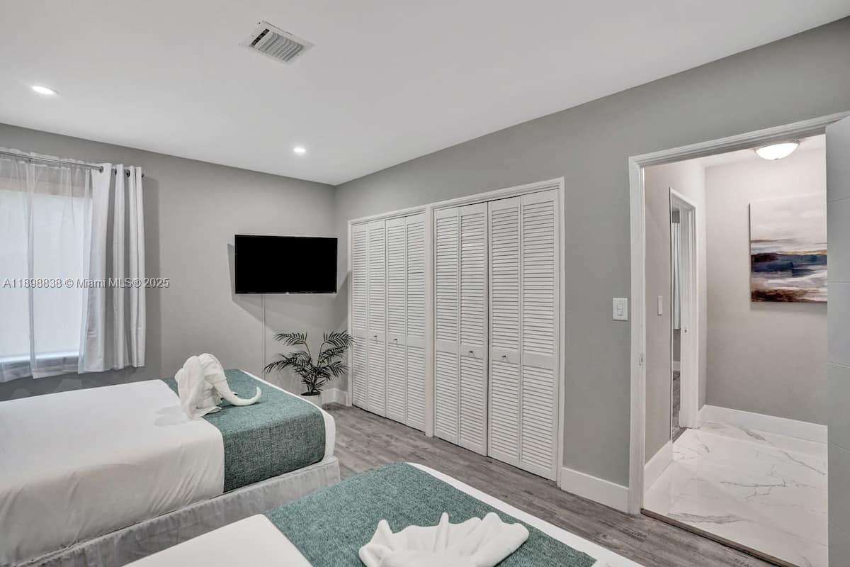 SUNSET TRAILS NO 5 - Residential Lease