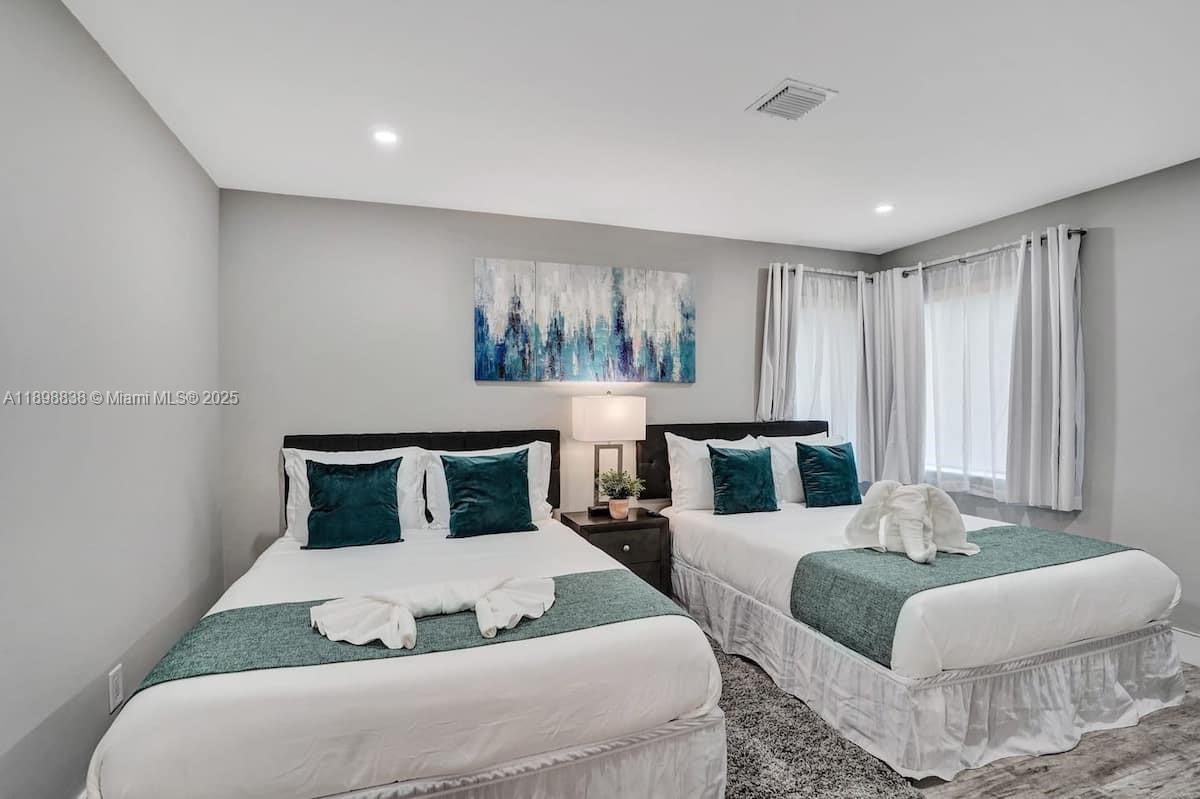 SUNSET TRAILS NO 5 - Residential Lease
