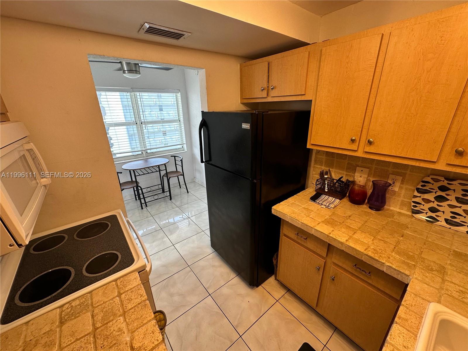 EASTERN SHORES WHITE HOUS - Residential