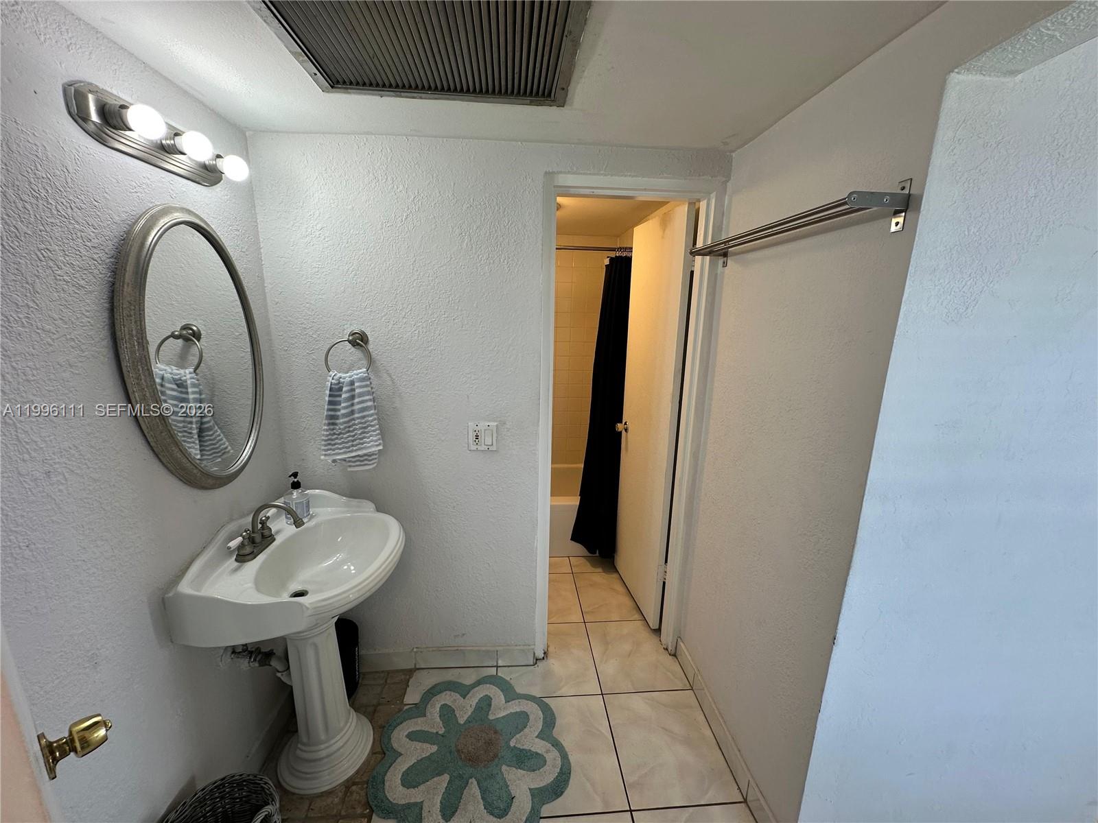 EASTERN SHORES WHITE HOUS - Residential