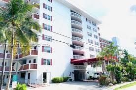 EASTERN SHORES WHITE HOUS - Residential