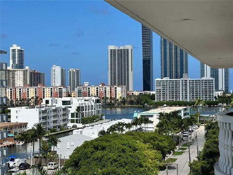  North Miami Beach FL 33160