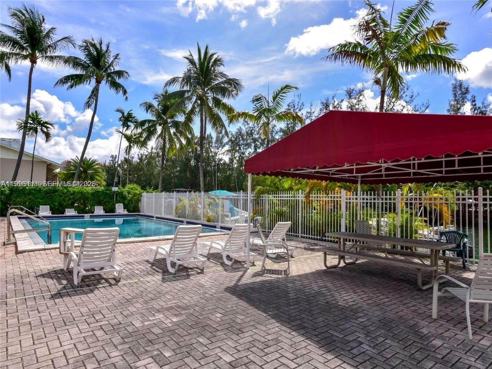 EASTERN SHORES WHITE HOUS - Residential