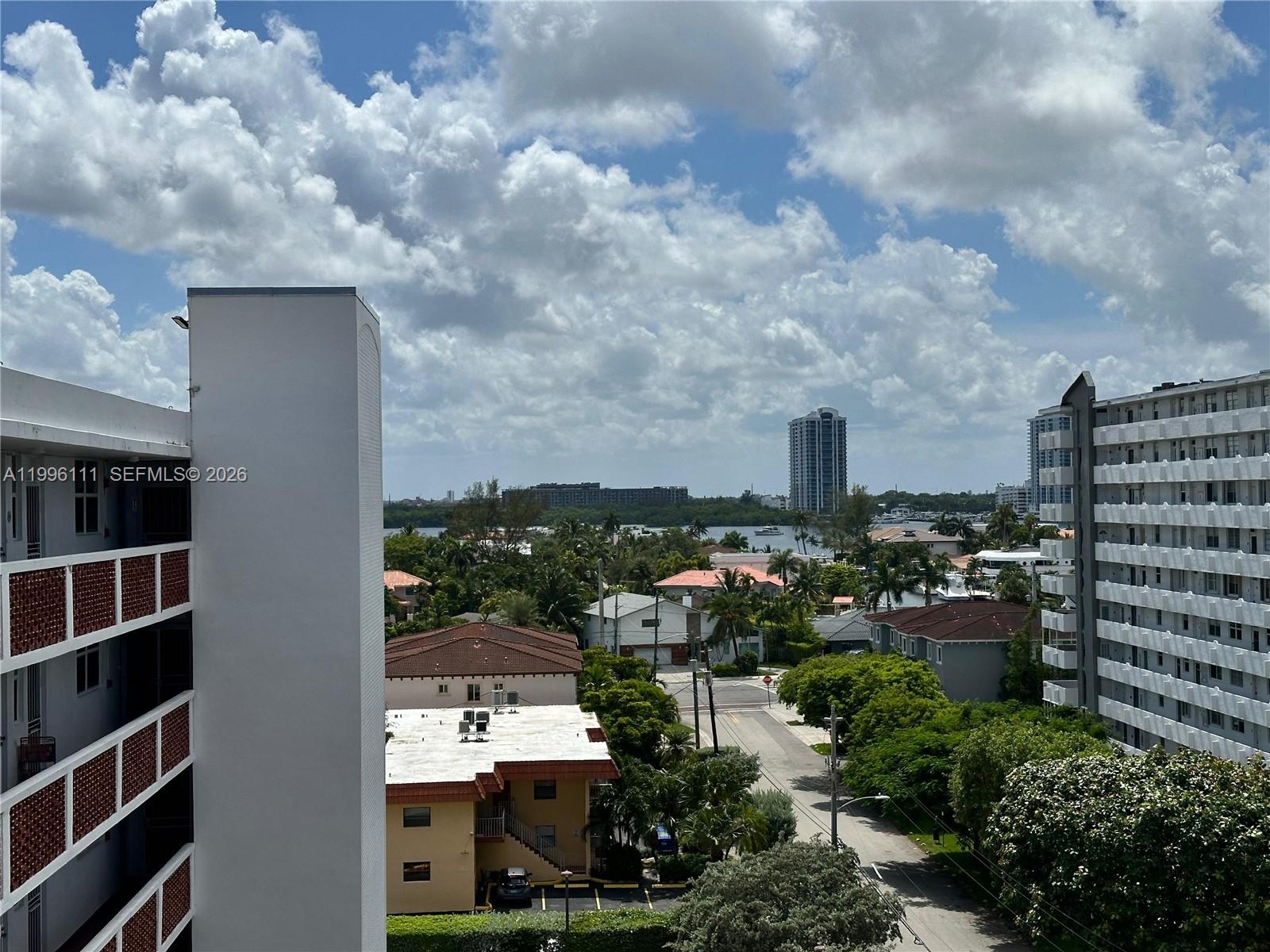 EASTERN SHORES WHITE HOUS - Residential