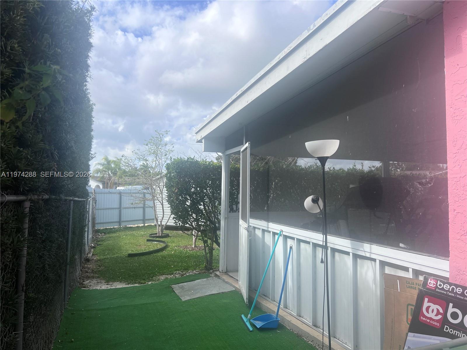 MEADOW WOOD MANOR #4 - Residential Lease