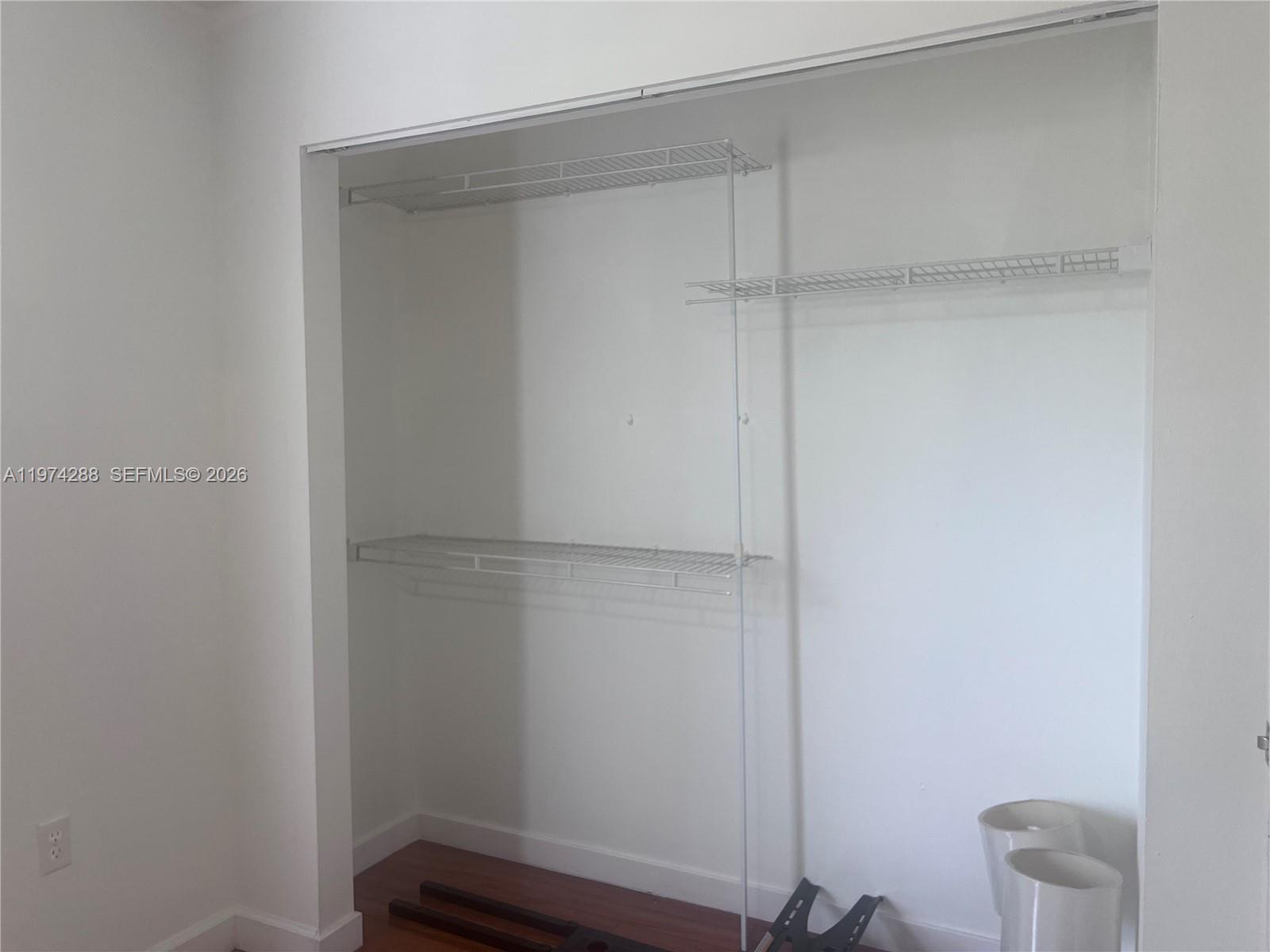 MEADOW WOOD MANOR #4 - Residential Lease