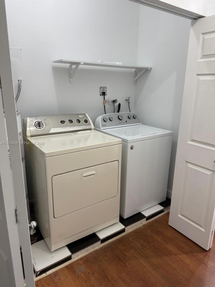 MEADOW WOOD MANOR #4 - Residential Lease