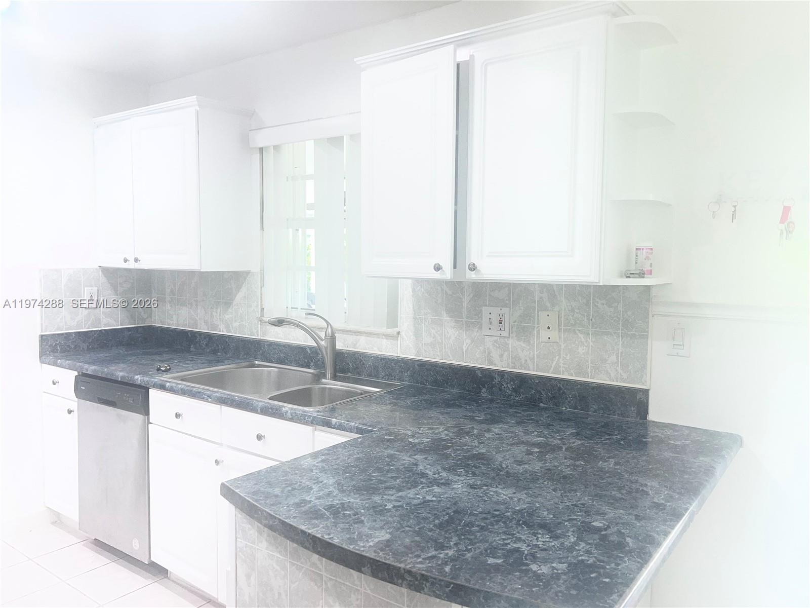 MEADOW WOOD MANOR #4 - Residential Lease