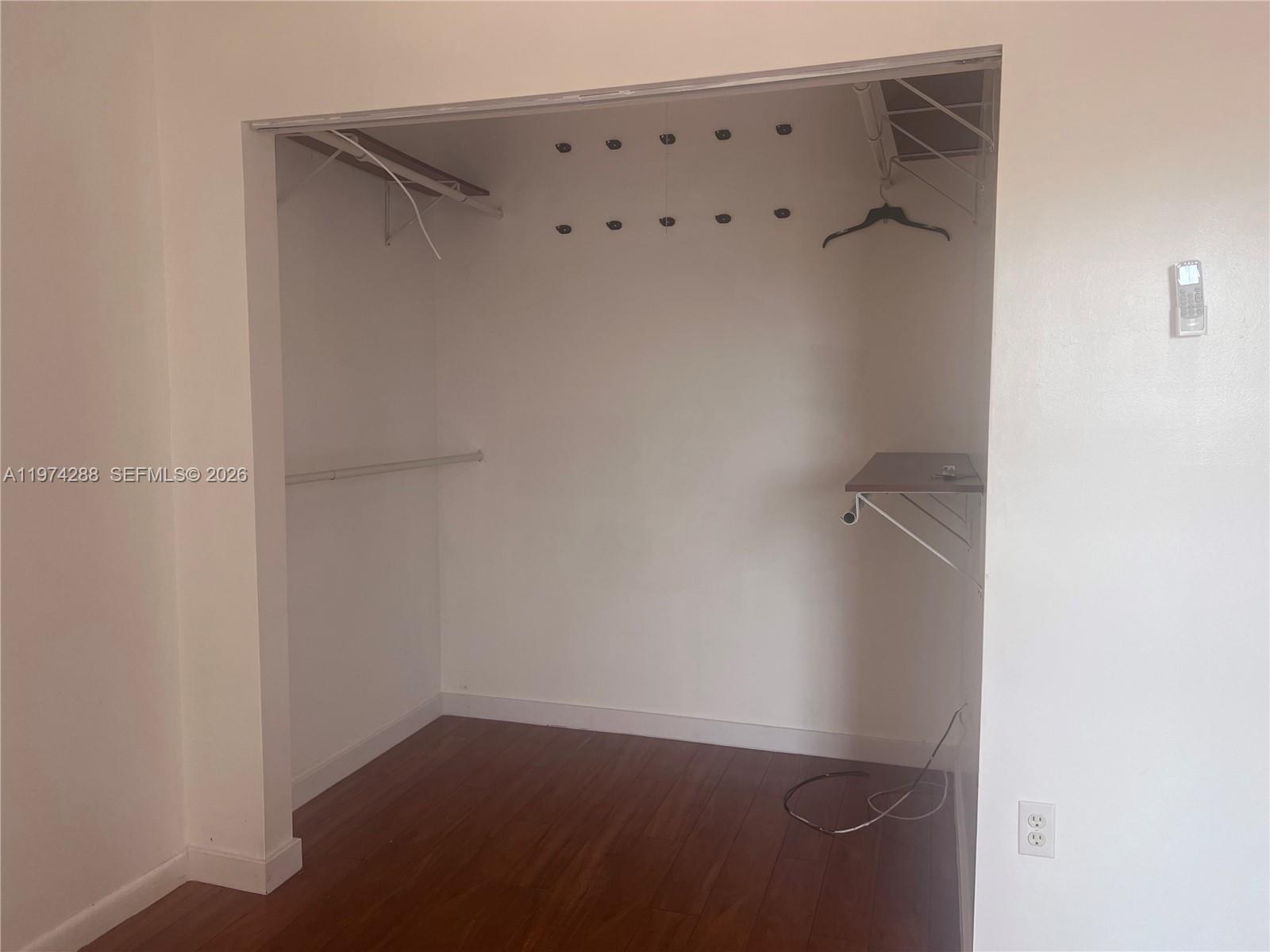 MEADOW WOOD MANOR #4 - Residential Lease