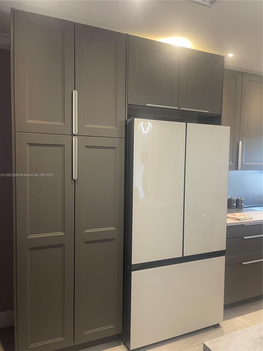 581 Blue Heron Dr 318-B