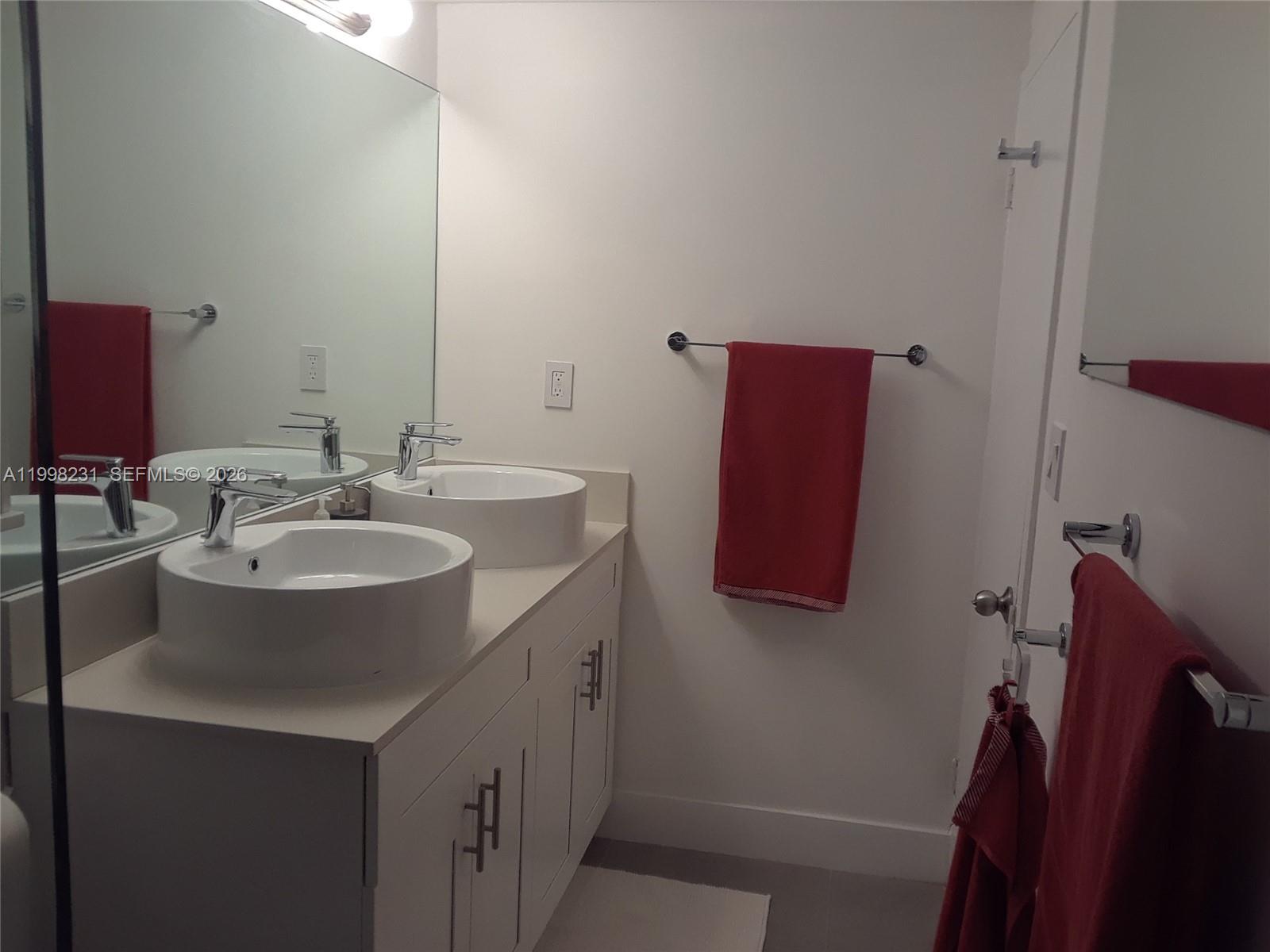 BAY PARK TOWERS CONDO - Residential Lease