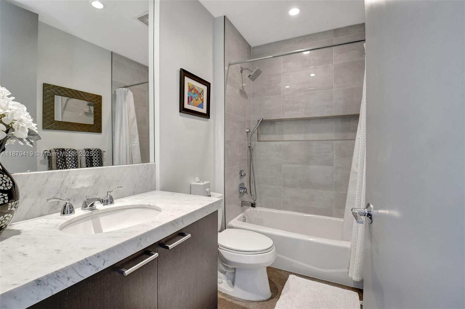 MARK DOWNTOWN CONDO - Residential Lease