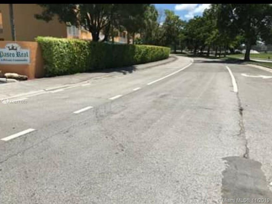 Spacious unit with 3 bedrooms and 2 full bathrooms. Washer and dryer inside the unit, has a fairly large patio. Central location, near several schools, parks, golf courses, shops and major arteries. Vacant, easy to show and ready for your tenant.

First Month's Rent, Last Month's Rent, Security Deposit