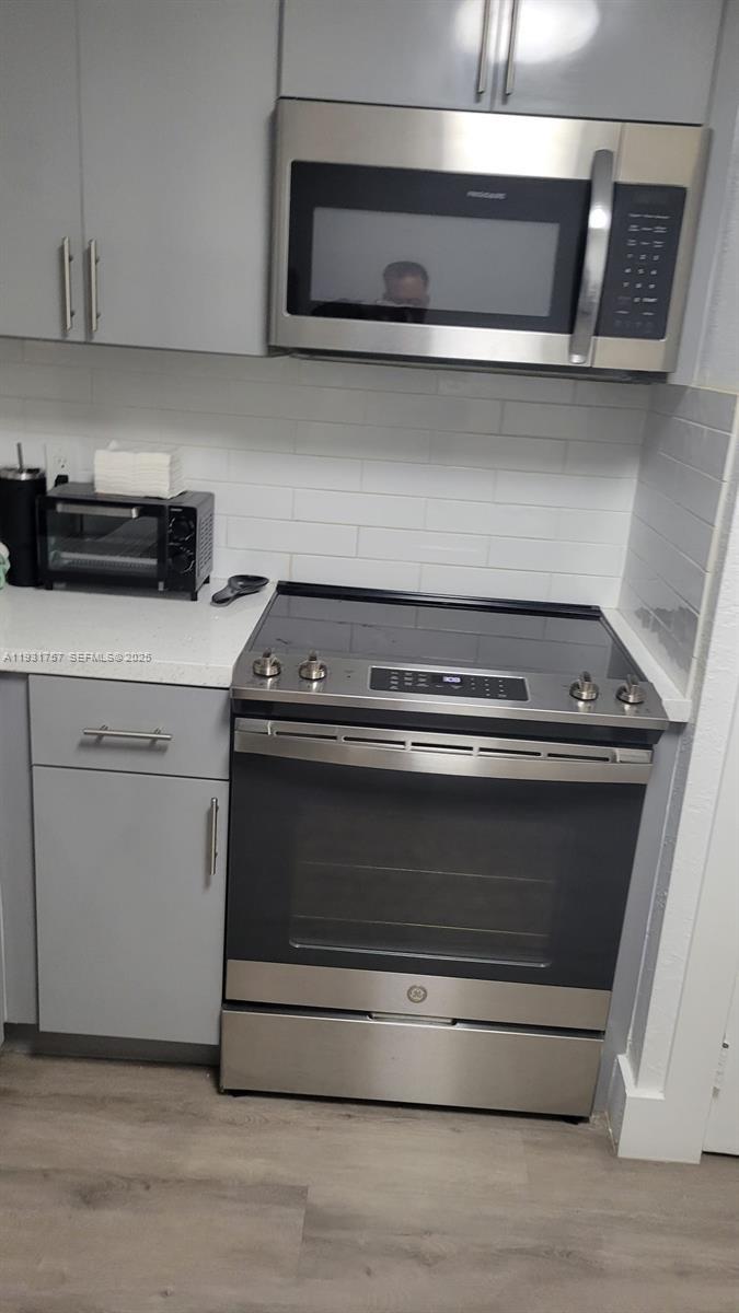 MANORS OF INVERRARY I-4 - Residential Lease