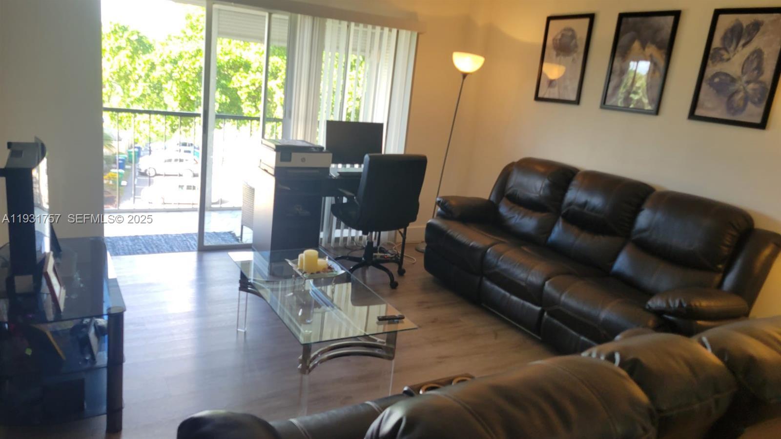 MANORS OF INVERRARY I-4 - Residential Lease