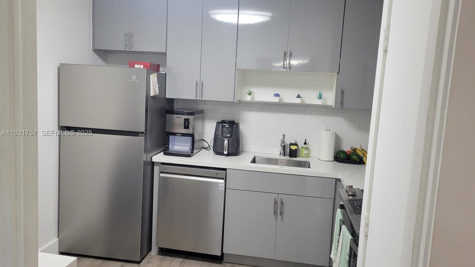 MANORS OF INVERRARY I-4 - Residential Lease