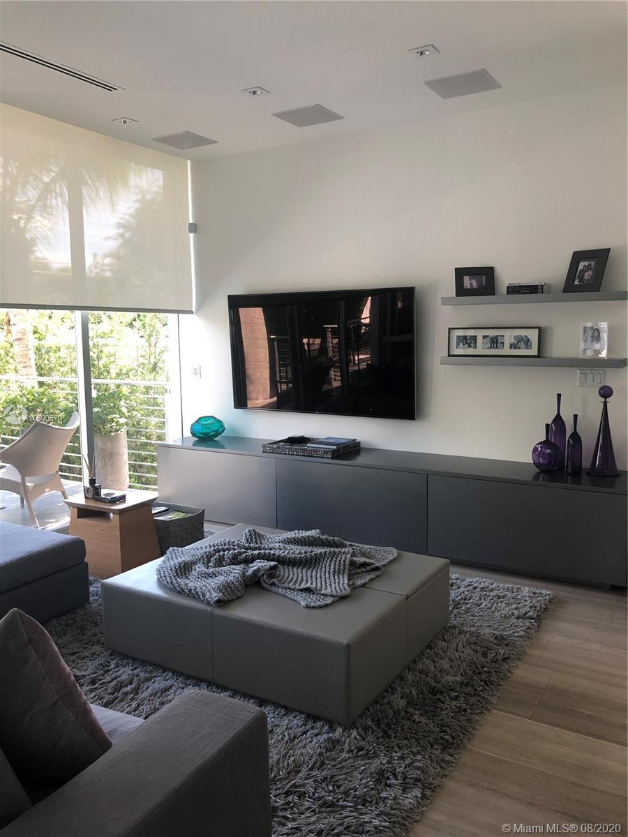 TROPICAL ISLE HOME SUB 4 - Residential