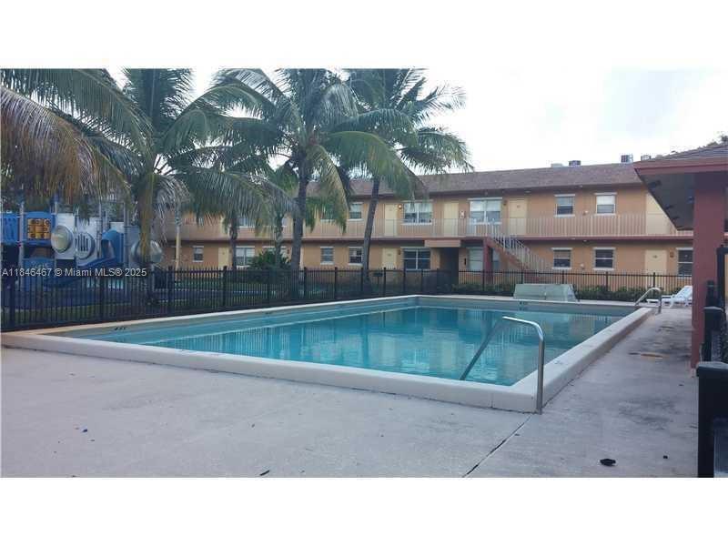 COURTS AT OAKLAND PARK - Residential Lease