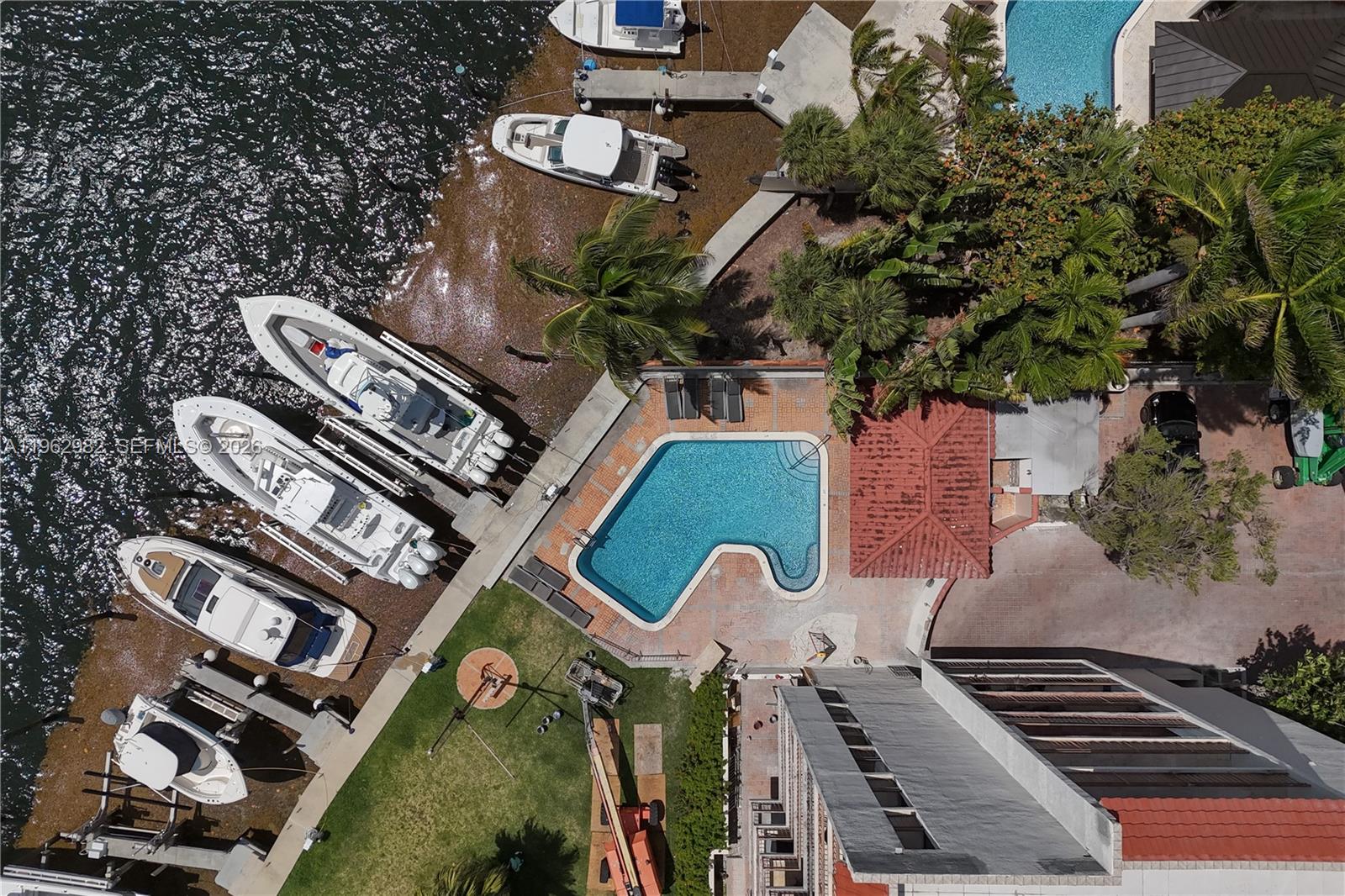 1632 S Bayshore Ct 302