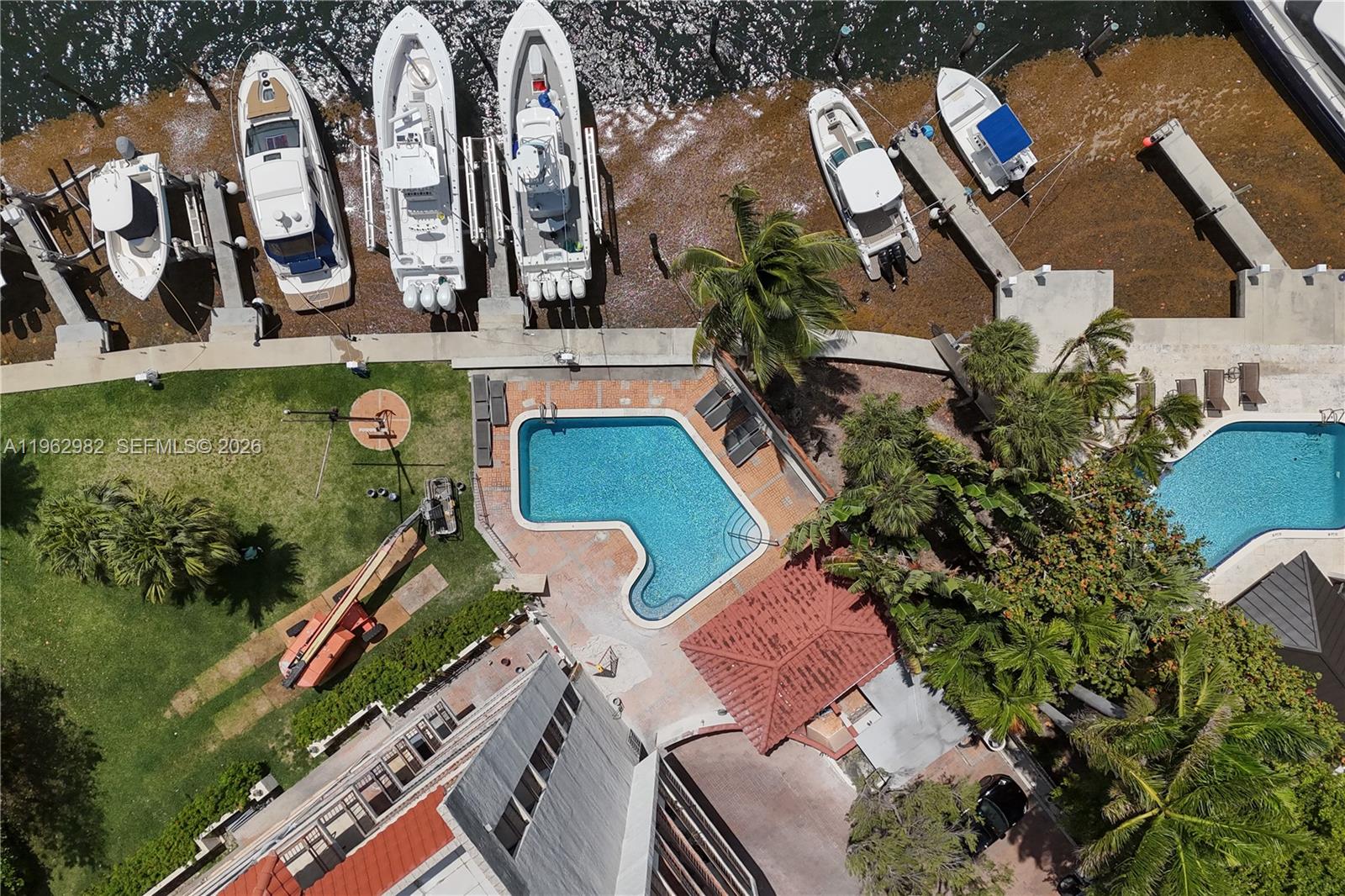 1632 S Bayshore Ct 302