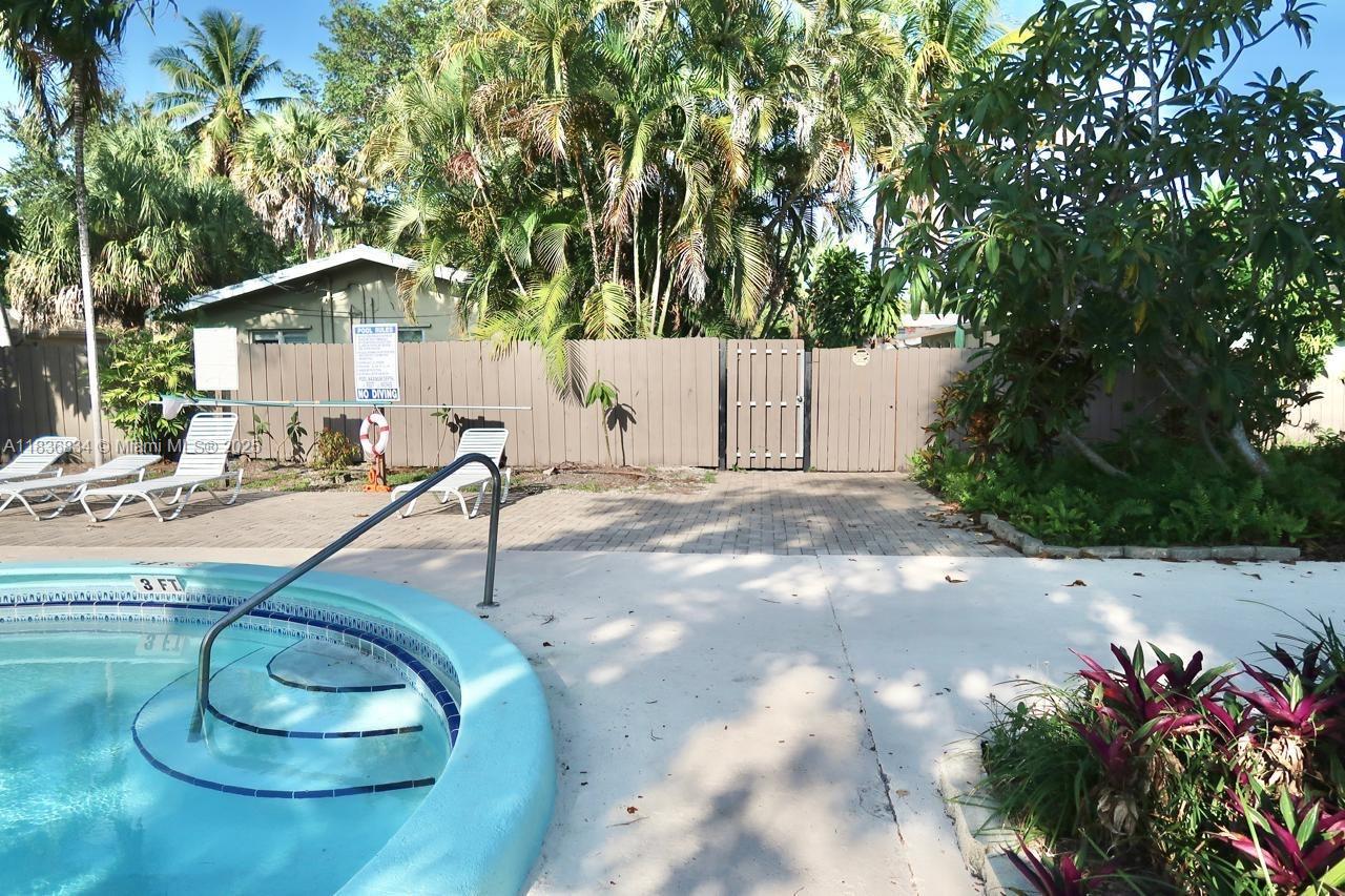 112 SW 20th Ave 1-2