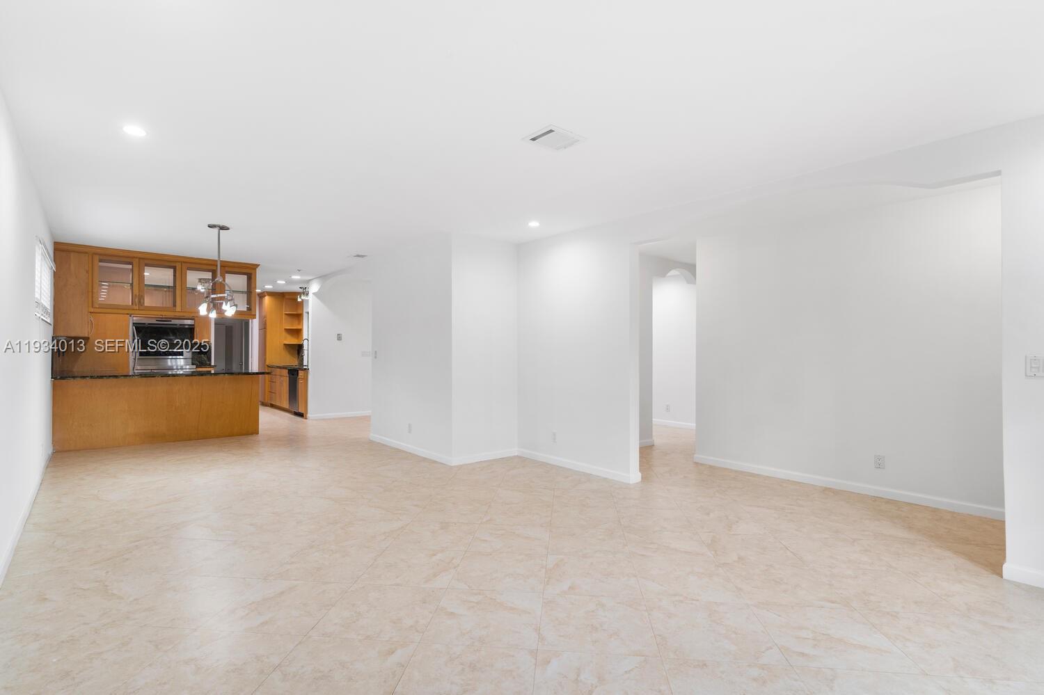 HOLLYWOOD LAKES SECTION - Residential Lease