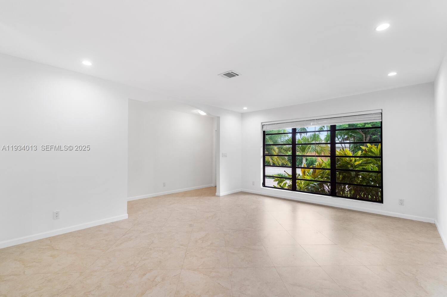 HOLLYWOOD LAKES SECTION - Residential Lease