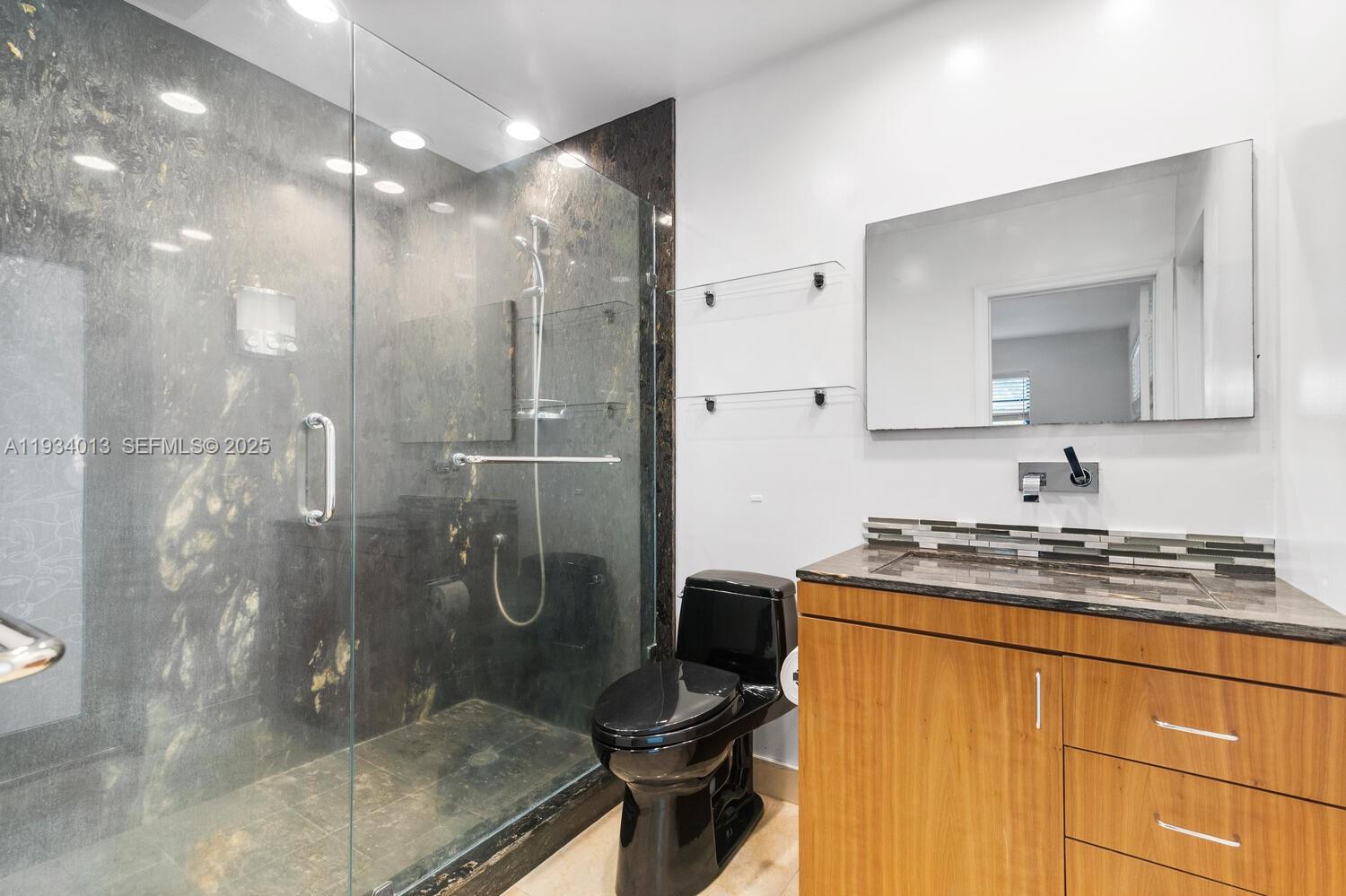 HOLLYWOOD LAKES SECTION - Residential Lease