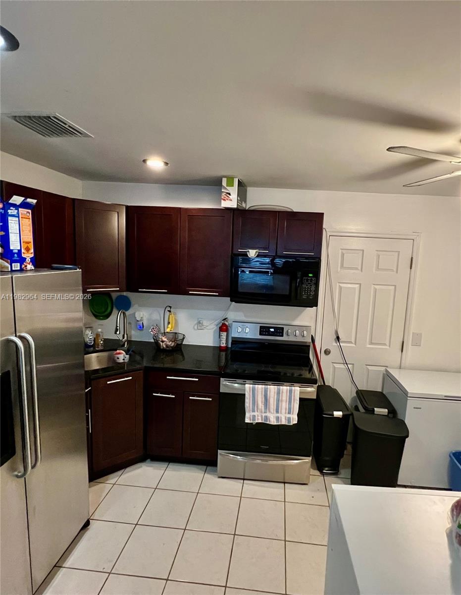 CORAL POINT - Residential Lease