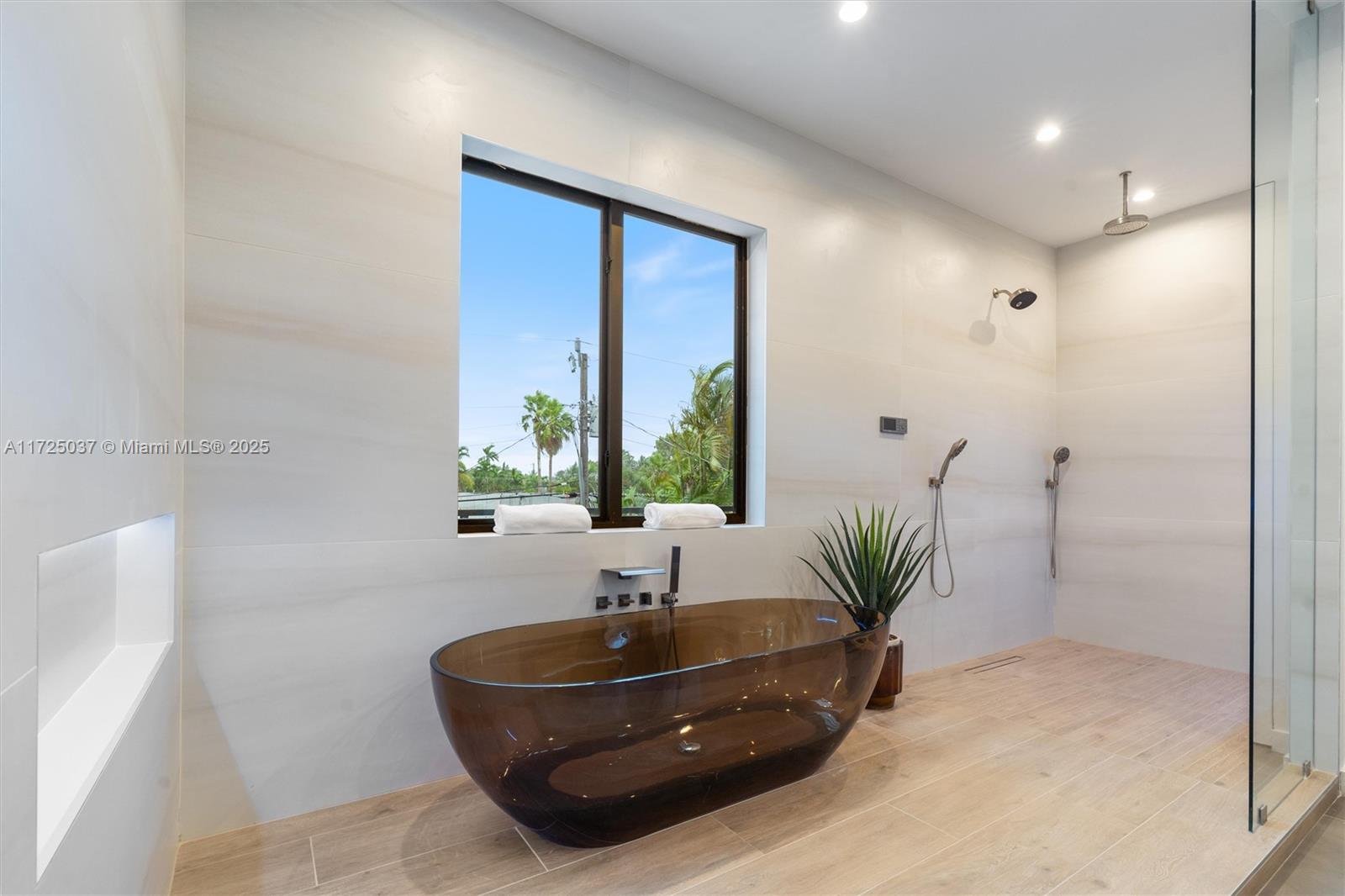 RIO VISTA ISLES - Residential