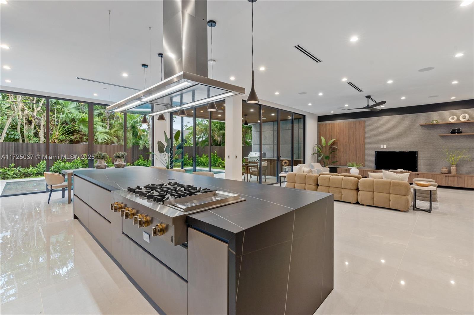 RIO VISTA ISLES - Residential