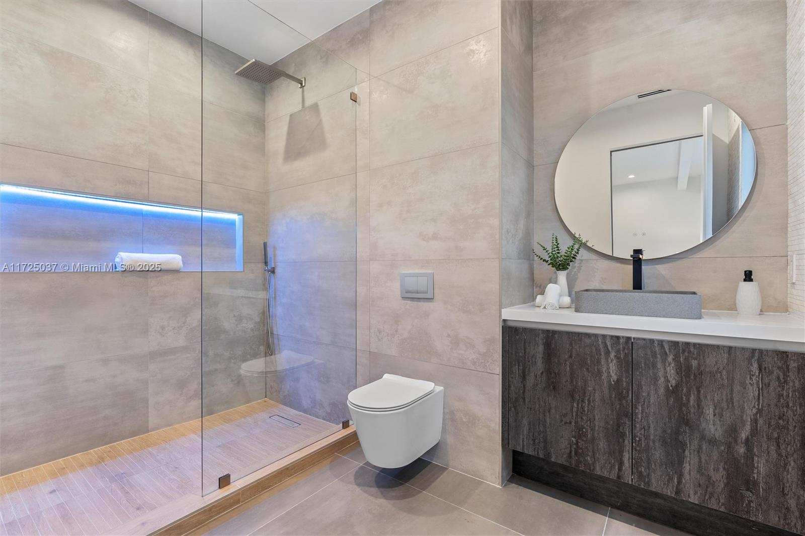 RIO VISTA ISLES - Residential