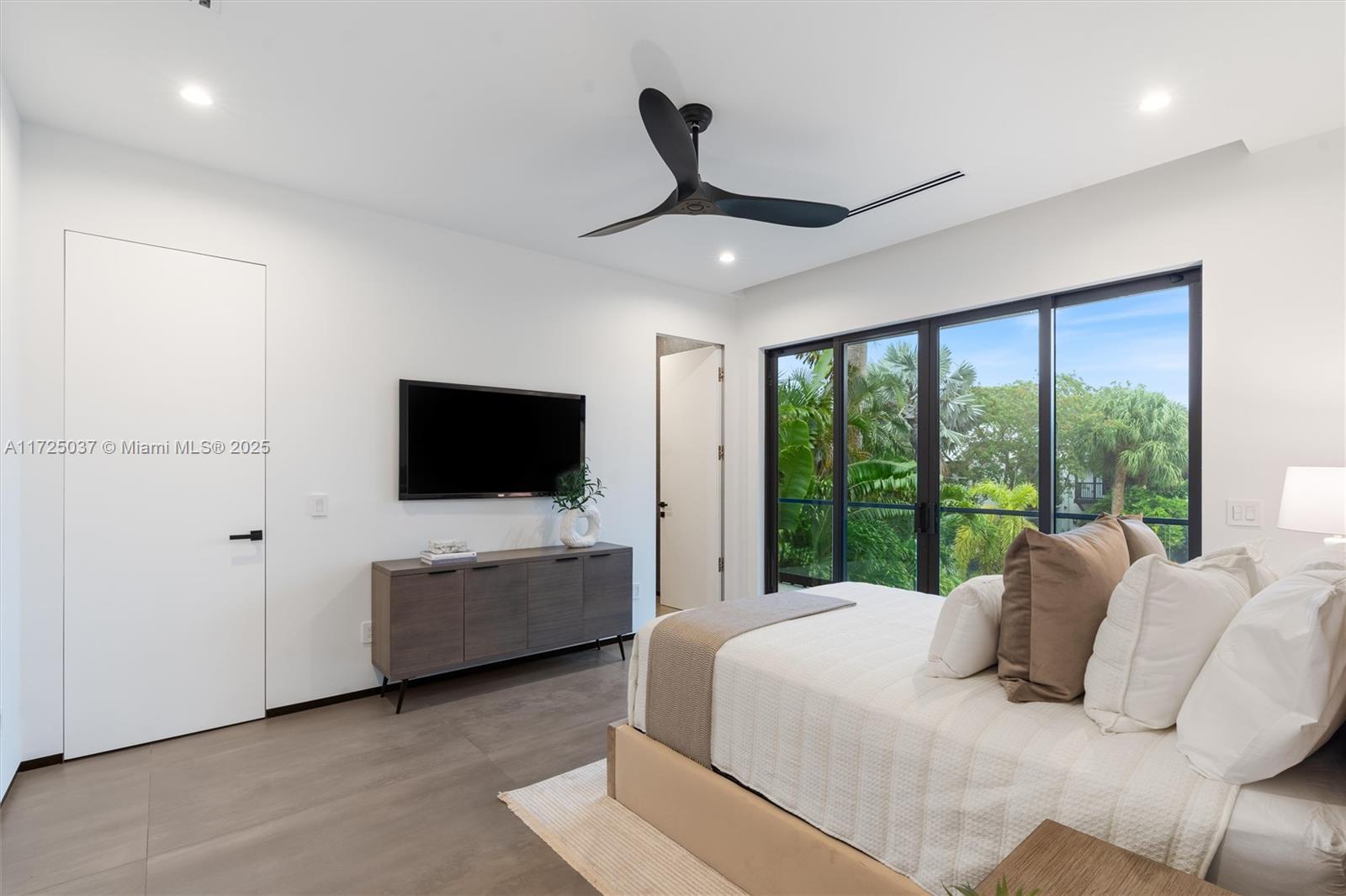 RIO VISTA ISLES - Residential