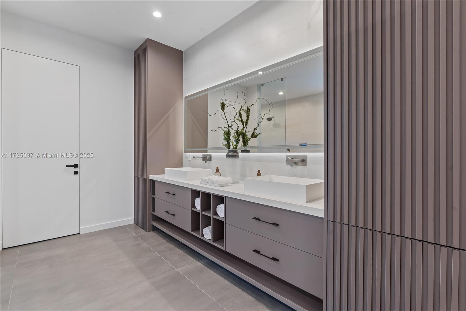 RIO VISTA ISLES - Residential