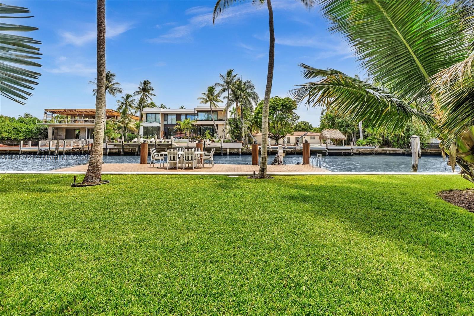 924 Belle Meade Island Dr