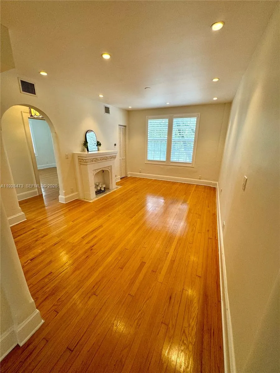 Miami, Florida 33137, United States, 2 Bedrooms Bedrooms, ,1 BathroomBathrooms,Residential,Active,253698