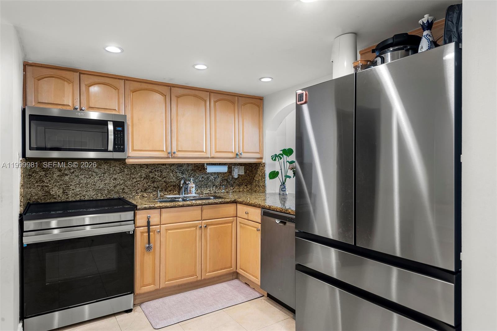 BRICKELL PLACE PHASE II C - Residential Lease