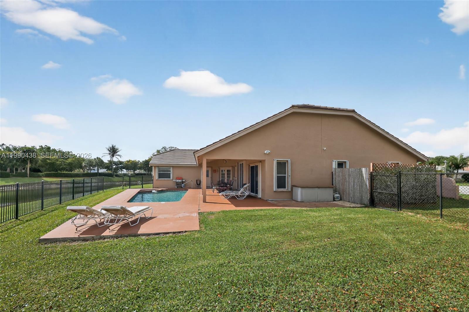 BOCA WINDS PAR D-1 - Residential