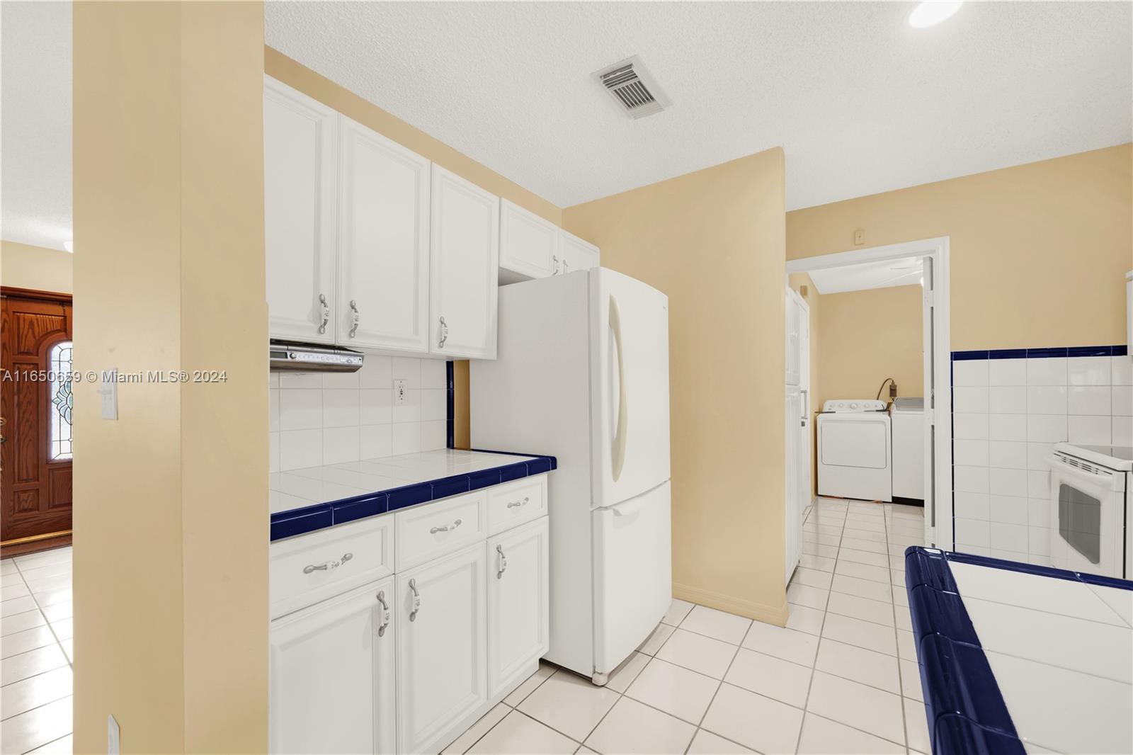 Photo 8 of 21 of 18204 SW 153rd Pl house