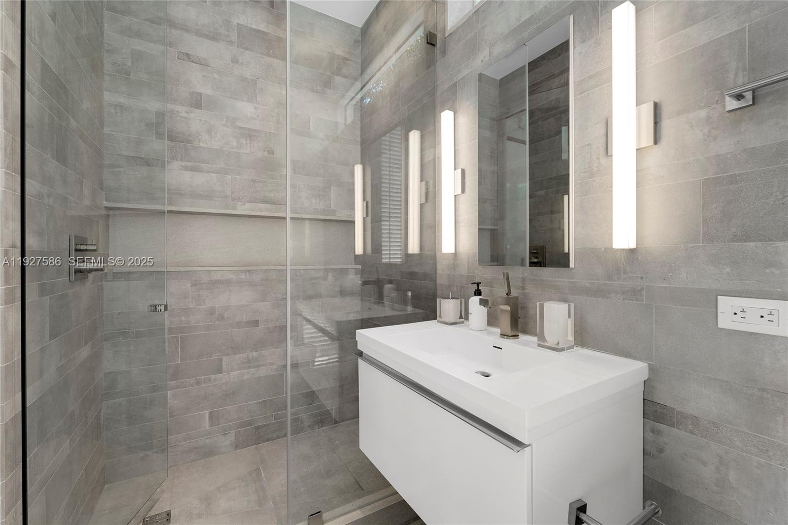 SURPRISE LAKE - Residential Lease