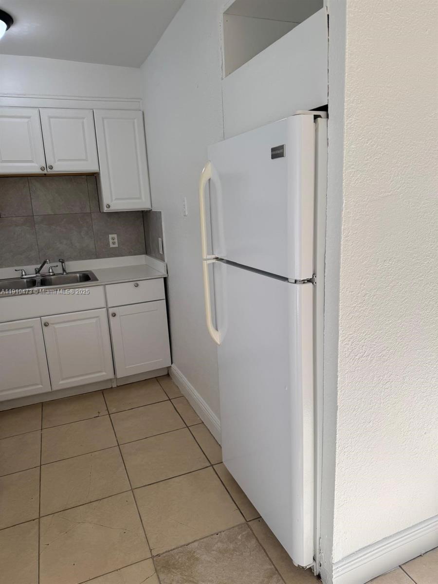 HOLLYWOOD SOUTH SIDE ADD - Residential Lease