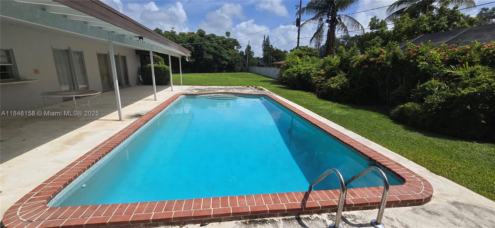 14285 SW 72nd Ct, Palmetto Bay, FL, 33158/$1,200,000 3 14285 SW 72nd Ct