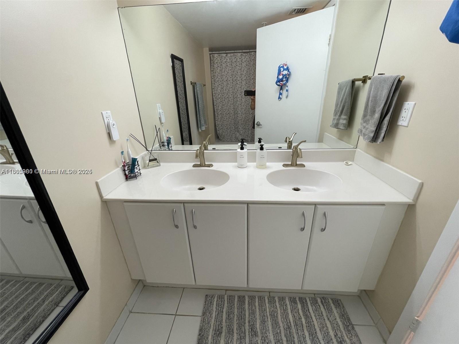 BREEZE CONDO - Residential