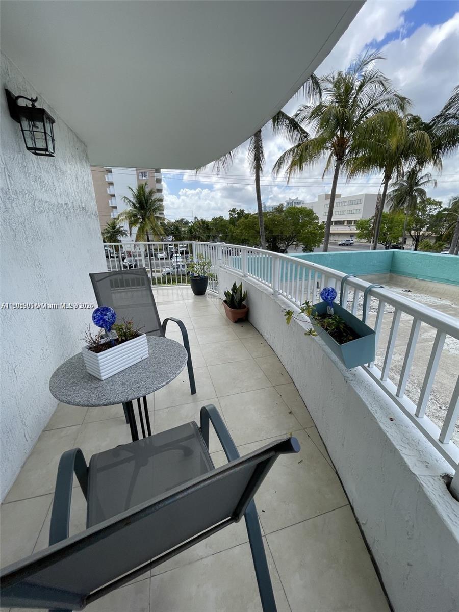 BREEZE CONDO - Residential