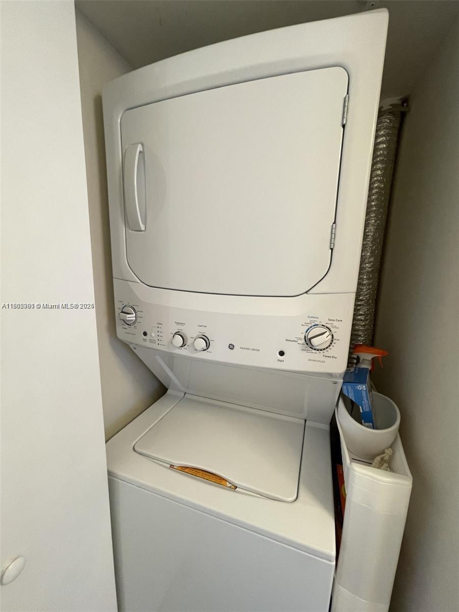BREEZE CONDO - Residential