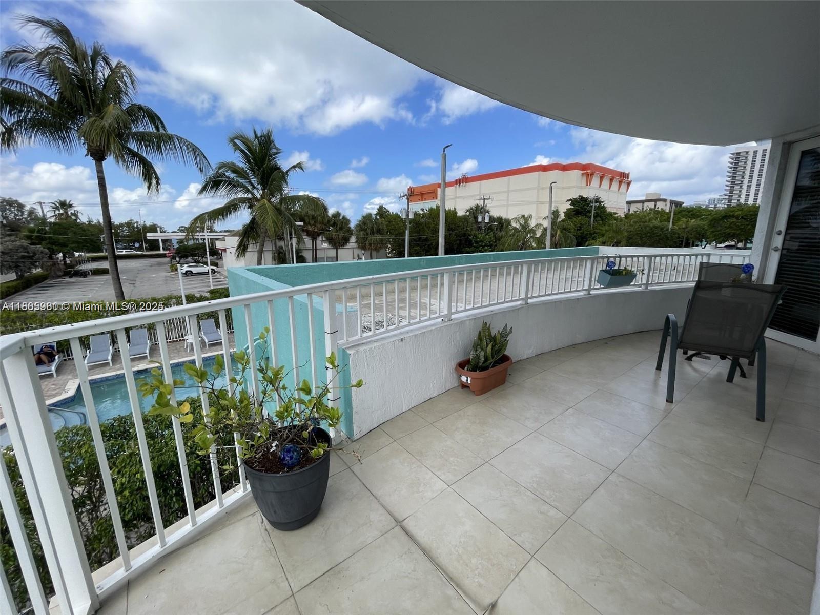 BREEZE CONDO - Residential