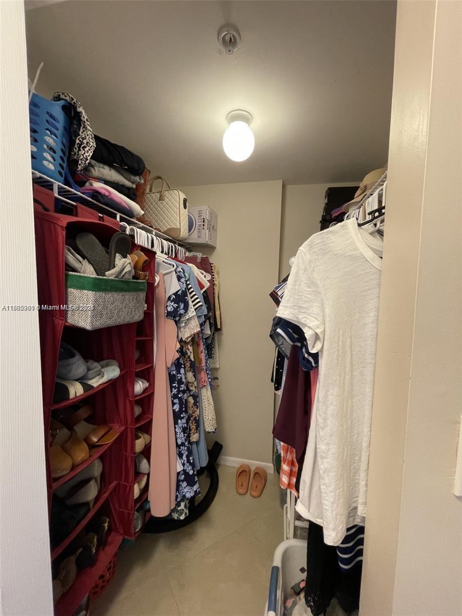 BREEZE CONDO - Residential