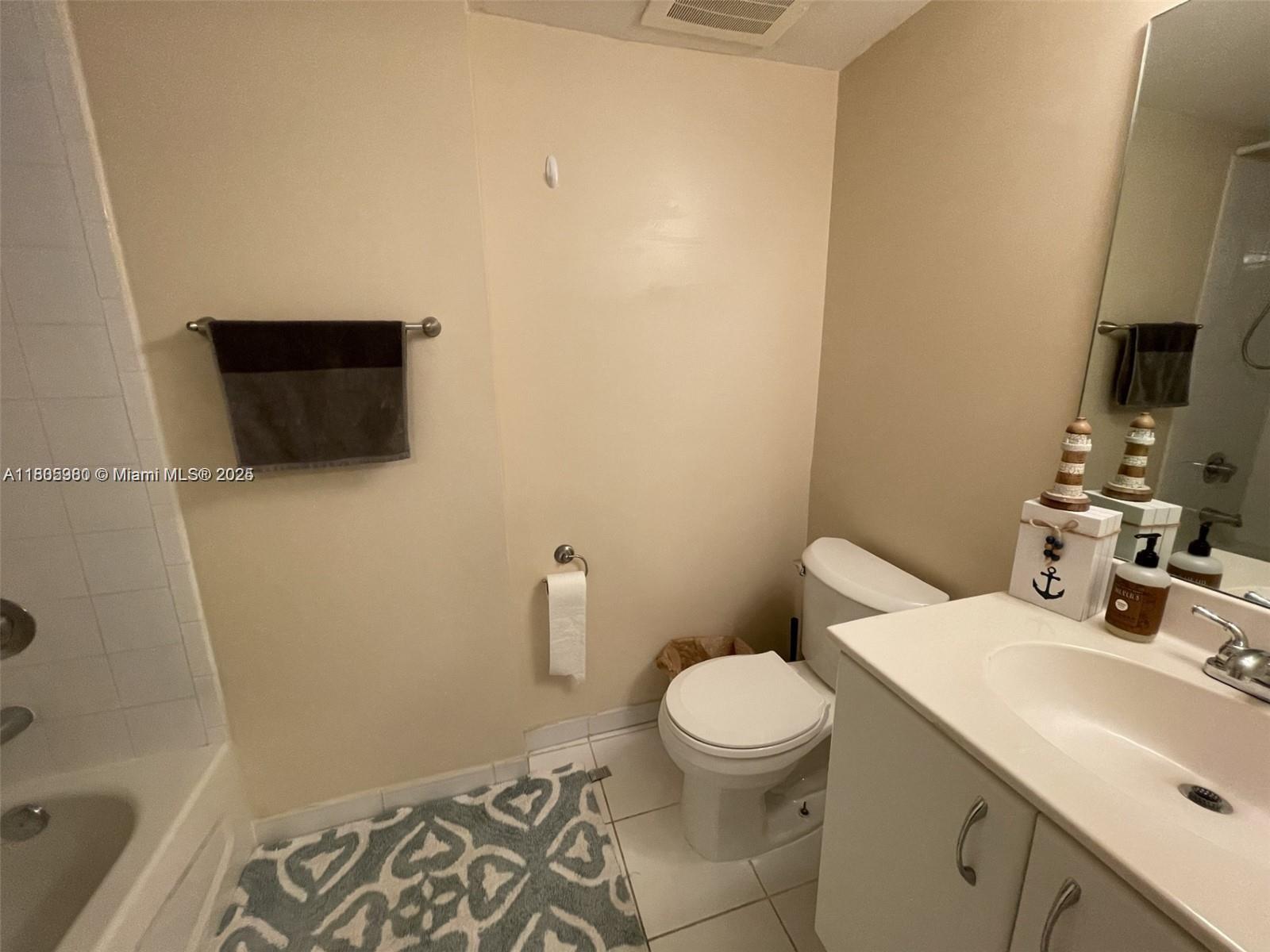 BREEZE CONDO - Residential