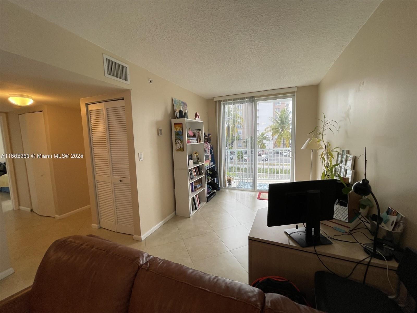 BREEZE CONDO - Residential