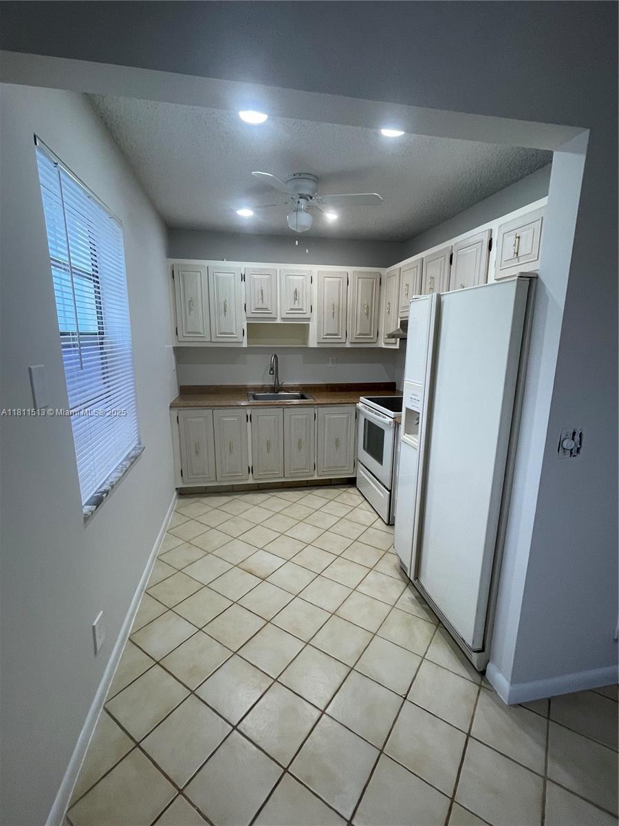 KINGS POINT SAXONY CONDOS - Residential